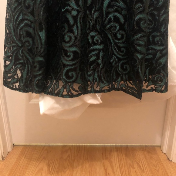 Dillard’s Long Sleeve Mermaid Prom or Gala Gown - Picture 6 of 8